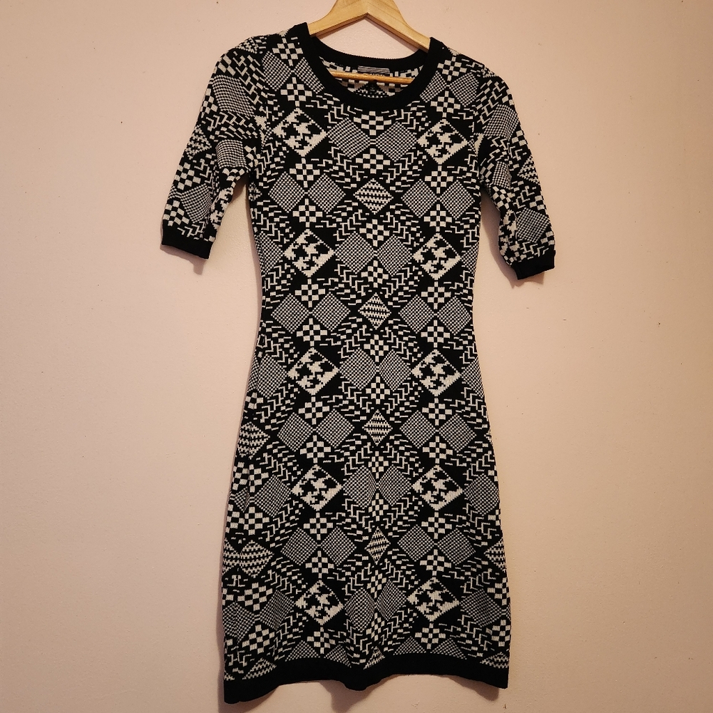 Allison Brittney Geometric Knit Bodycon Sweater Dress Short Sleeve Black White S